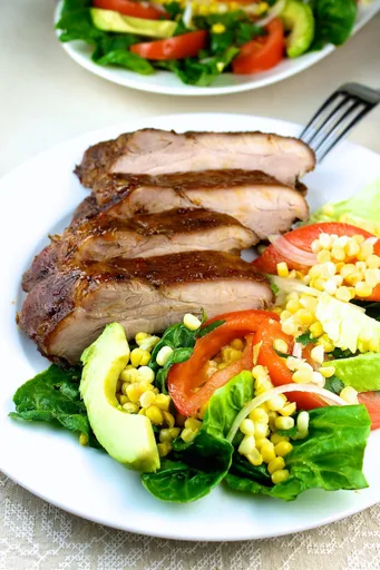 Costillitas de cerdo a la parrilla con salsa BBQ de mango