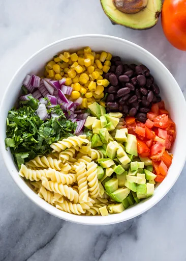 Ensalada de pasta cremosa al estilo Tex-Mex