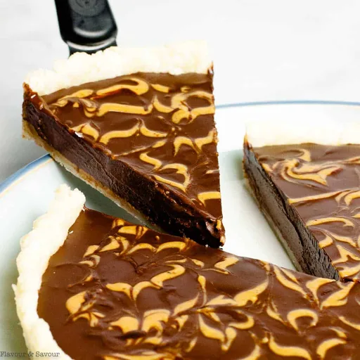 Tarta vegana de chocolate y mantequilla de cacahuete