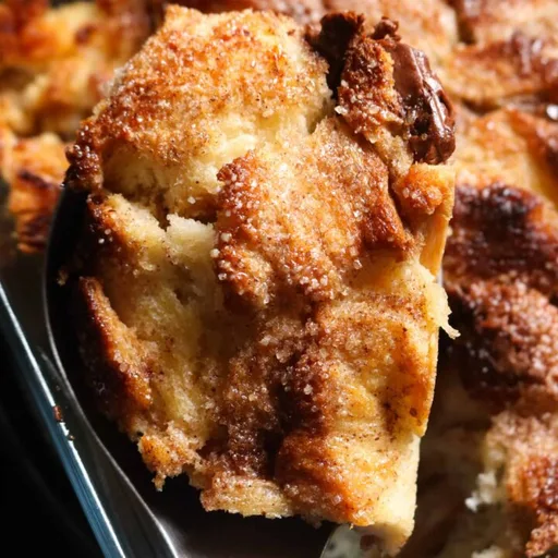 Pudin clásico de pan y mantequilla horneado