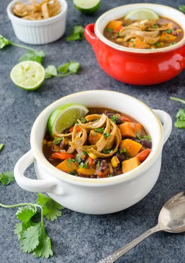 Sopa de tortilla vegetariana