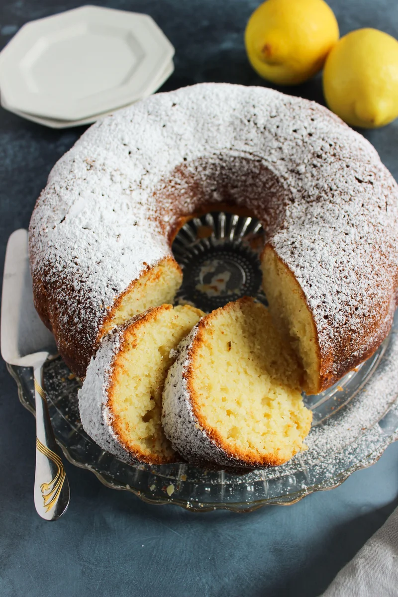 Greek yoghurt cake with lemon