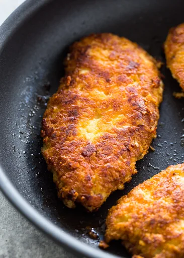 Pollo crujiente con costra de parmesano