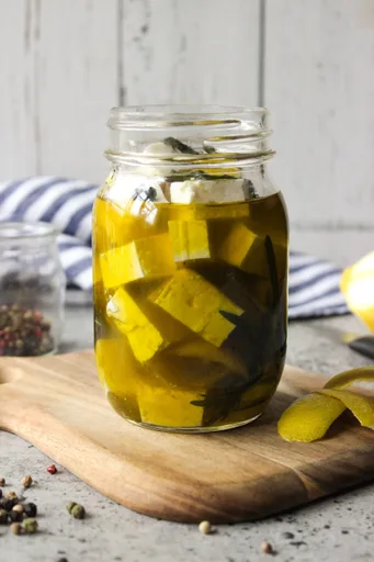 Feta marinada en hierbas