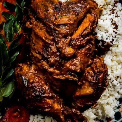 Pollo entero asado y frito con masala