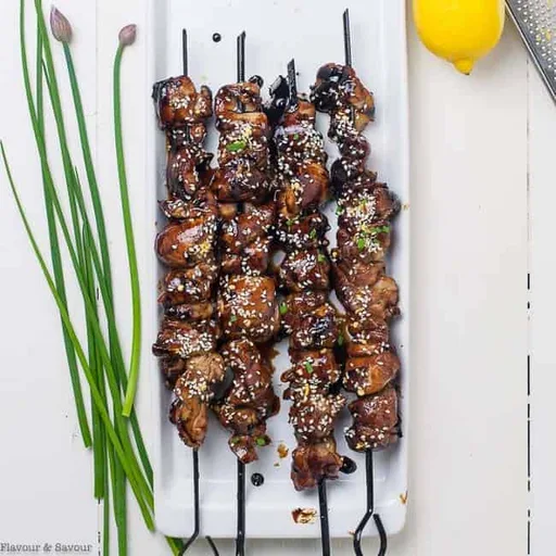 Brochetas de pollo Yakitori japonesas fáciles