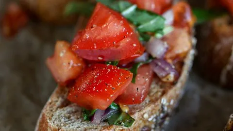 Bruschetta de Balsámico y Albahaca