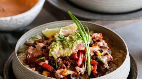 Bol Nutritivo Estilo Burrito con Guacamole Cremoso