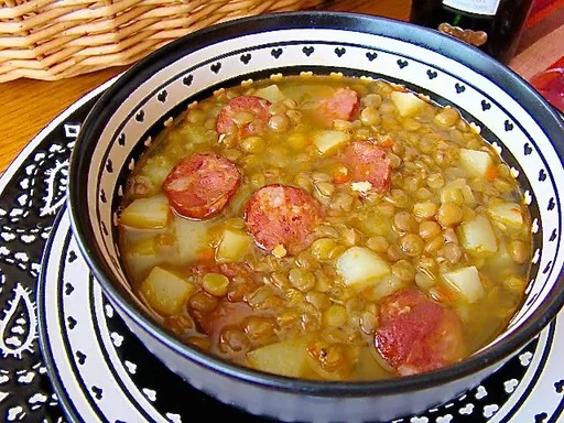 Sopa de Lentejas con Chorizo Español