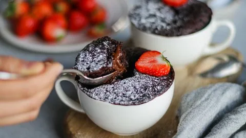 Bizcocho de taza de doble chocolate