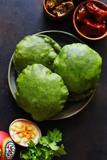 Aloo Palak Puri Recipe