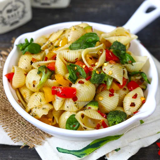 Pasta salteada con verduras