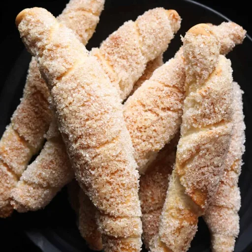 Sri Lankan kibula banis(sugar-coated buns).