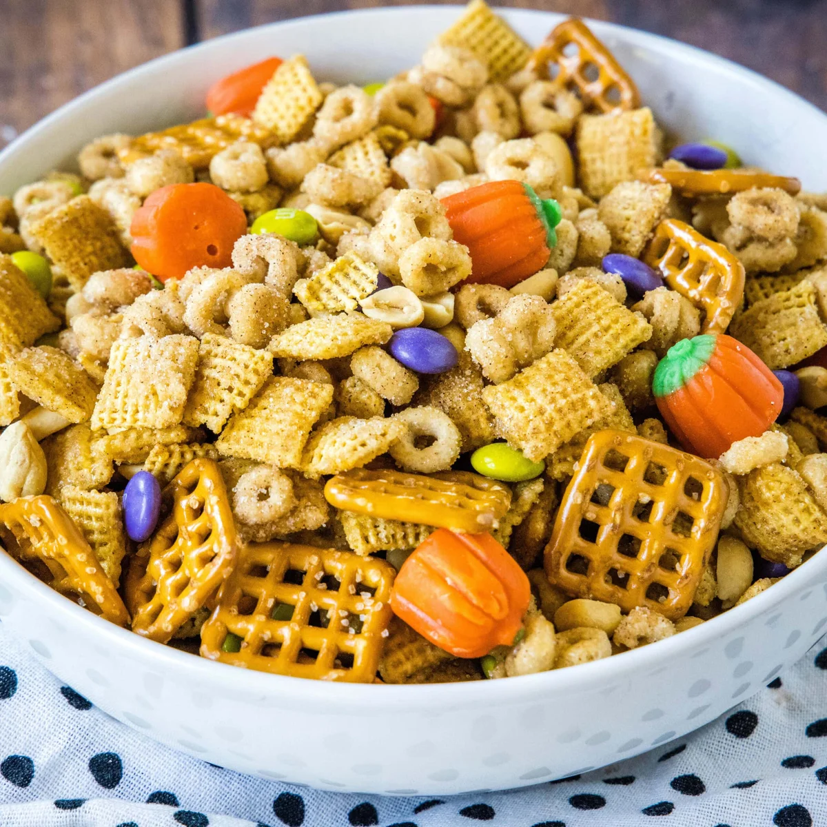 Herbstlicher Snackmix mit Kürbisgewürz