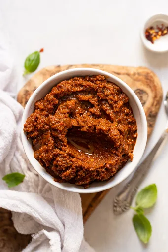 5-Minute Pesto Rosso Sauce (Sun-Dried Tomato and Walnut Pesto) + Pasta Recipe