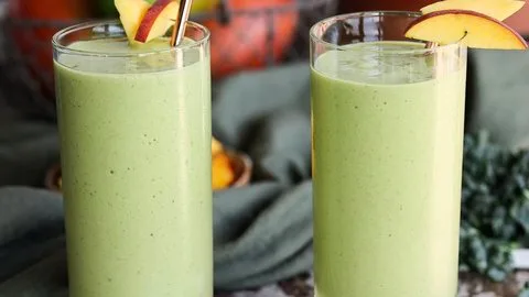 Batido verde de mango y melocotón
