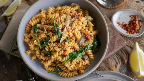 Fusilli cremosos de champiñones en una sola olla