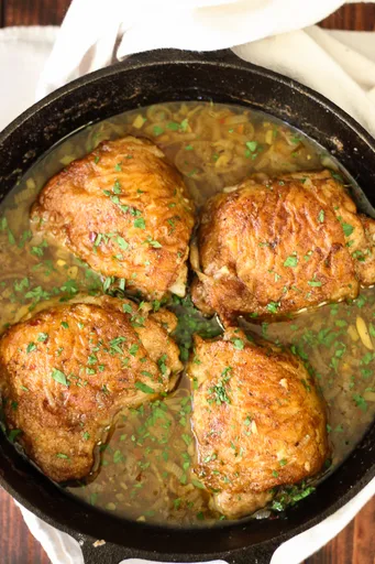 Skillet Chicken with Garlic, Shallot, and Wine Sauce