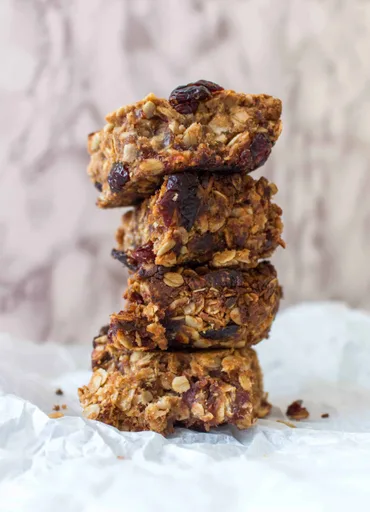 Peanut Butter and Dates Energy Bars