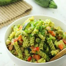 Ensalada de pasta con pesto