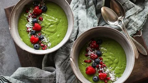 The Extraordinary Green Smoothie Bowl