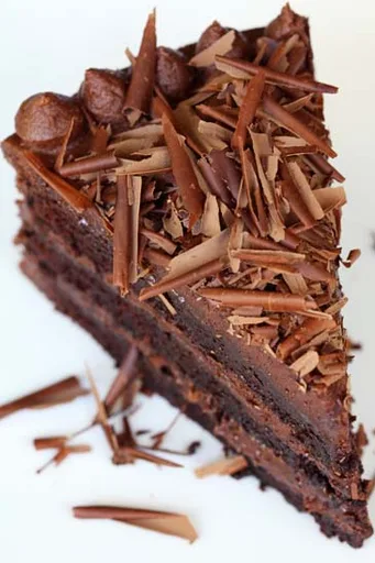Pastel de chocolate con crema de mantequilla de malta y chocolate