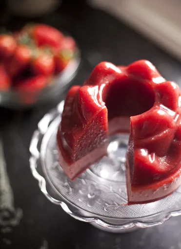 Gelatina casera de fresa fresca
