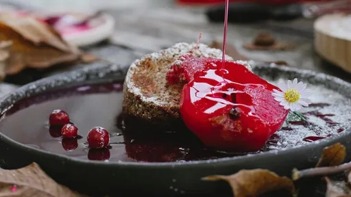 Recetas de Navidad fáciles: cómo preparar Peras al vino tinto. Una de las mejores y sencillas recetas navideñas de postres