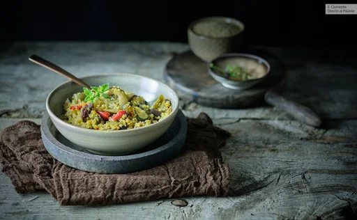 Quinoa con semillas y verduras caramelizadas. Receta fácil para una cena vegana