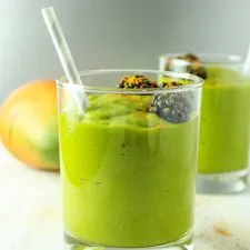 Batido Verde de Mango y Cúrcuma