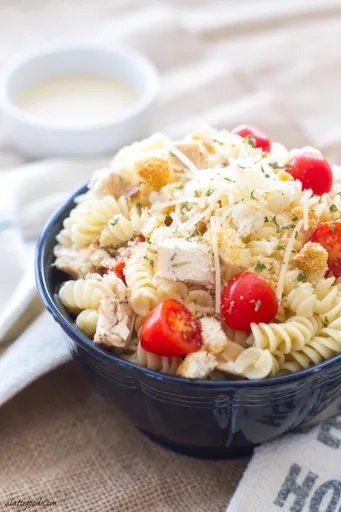 Pasta con Pollo César