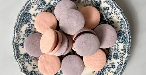Alfajores de colores macarons con Maicena