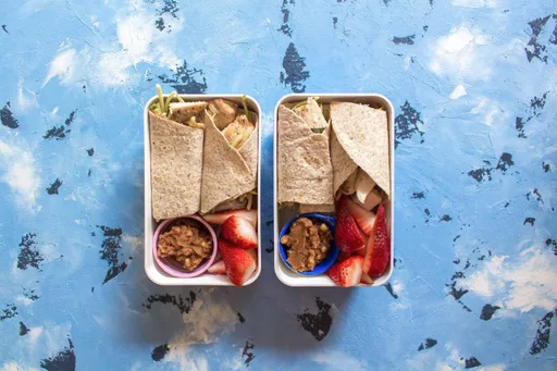 Wraps picantes de pollo y cacahuete