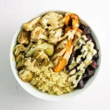Bol de Buda con verduras asadas