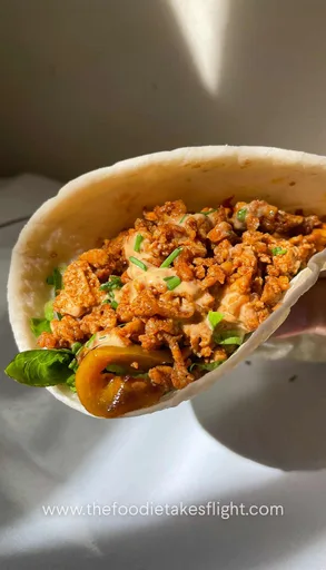 Wraps de tofu desmenuzado con mayonesa picante de sriracha