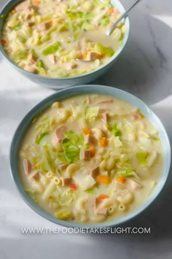 Sopas (Sopa de macarrones vegana al estilo filipino)
