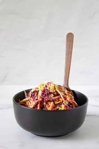 Ensalada de col venezolana o ensalada rallada