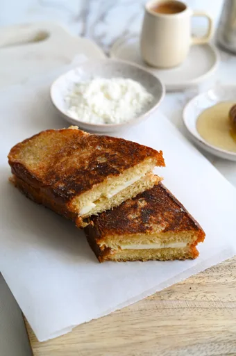 Tsoureki and feta grilled cheese ™