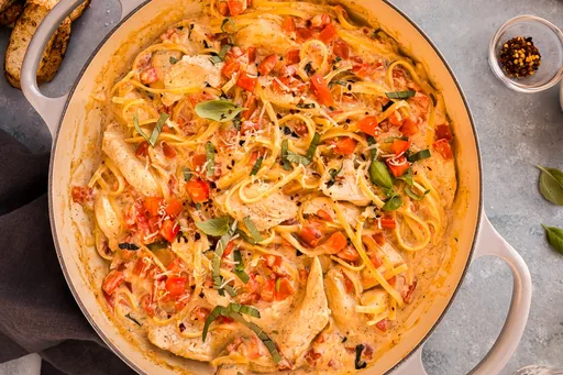 Pasta con Pollo y Salsa de Tomate