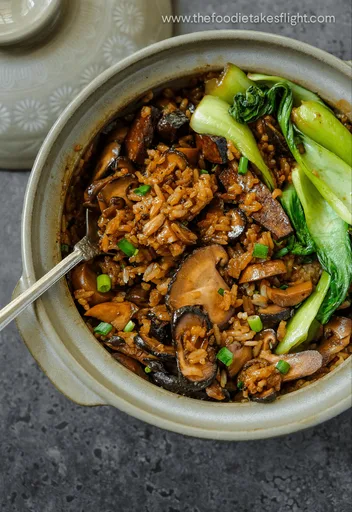 Hong Kong-Style Clay Pot Rice with Mushroom and Tofu