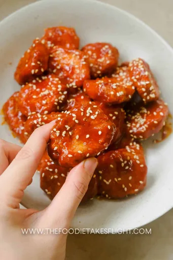 Vegan Nuggets with Spicy Gochujang Sauce