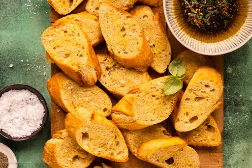 Cómo hacer crostinis - Receta de pan tostado