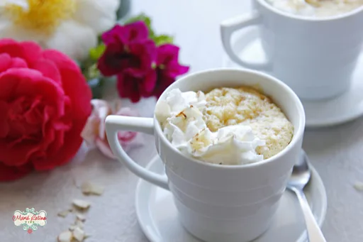 Pastel en Taza de Amaretto