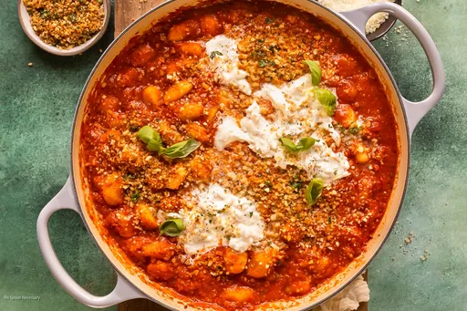 Ñoquis en salsa roja
