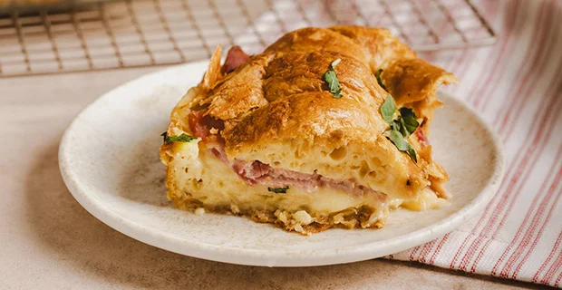 Pan Croissant clásico con huevo