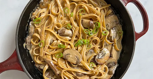 Pasta cremosa con champiñones