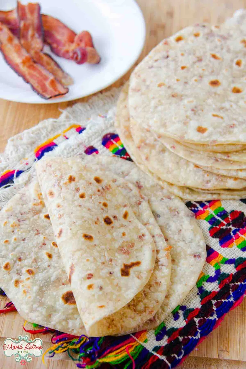 Tortillas de Harina con Tocino Caseras