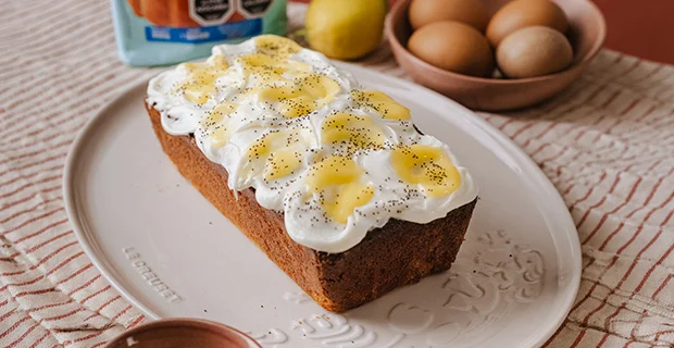Queque de amapola y limón glaseado