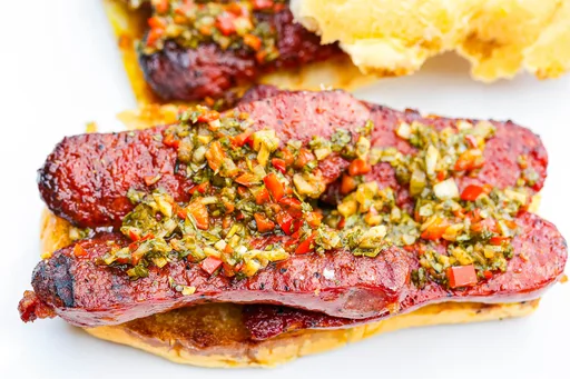 Sándwich de choripán argentino