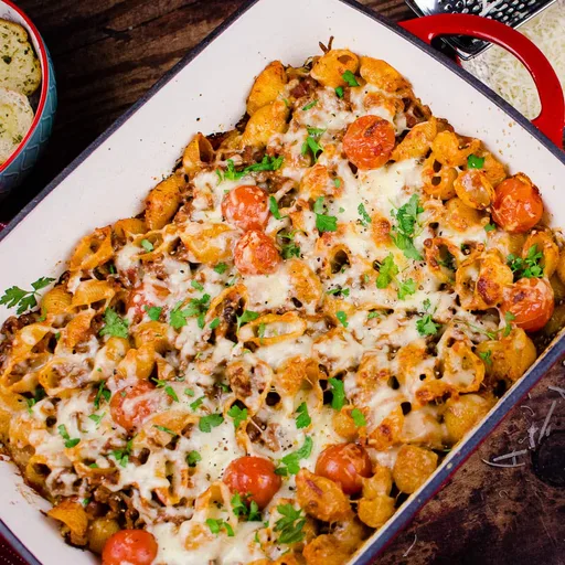 Pasta gratinada a la boloñesa con queso